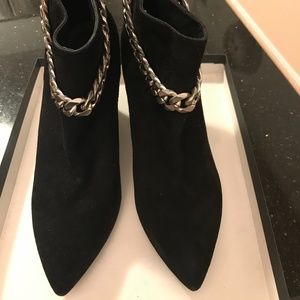 Elysewalker Chain black suede booties